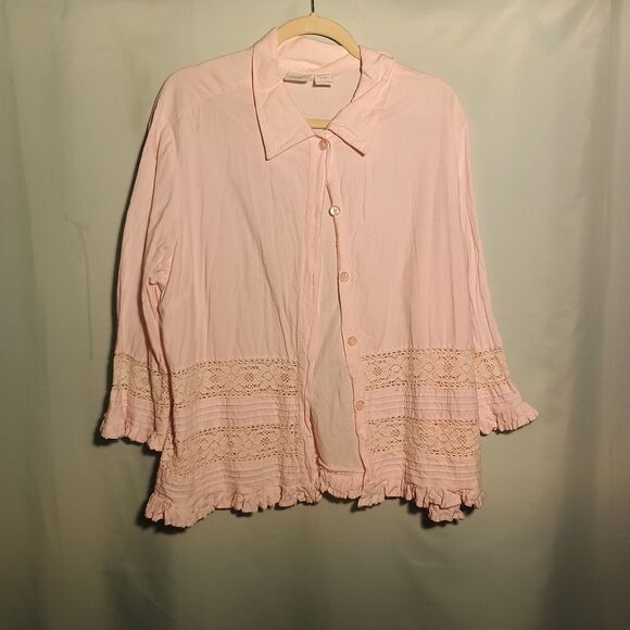 Vintage-Inspired Pink Button-Down Blouse with Crochet Lace Trim - Picture 1 of 4